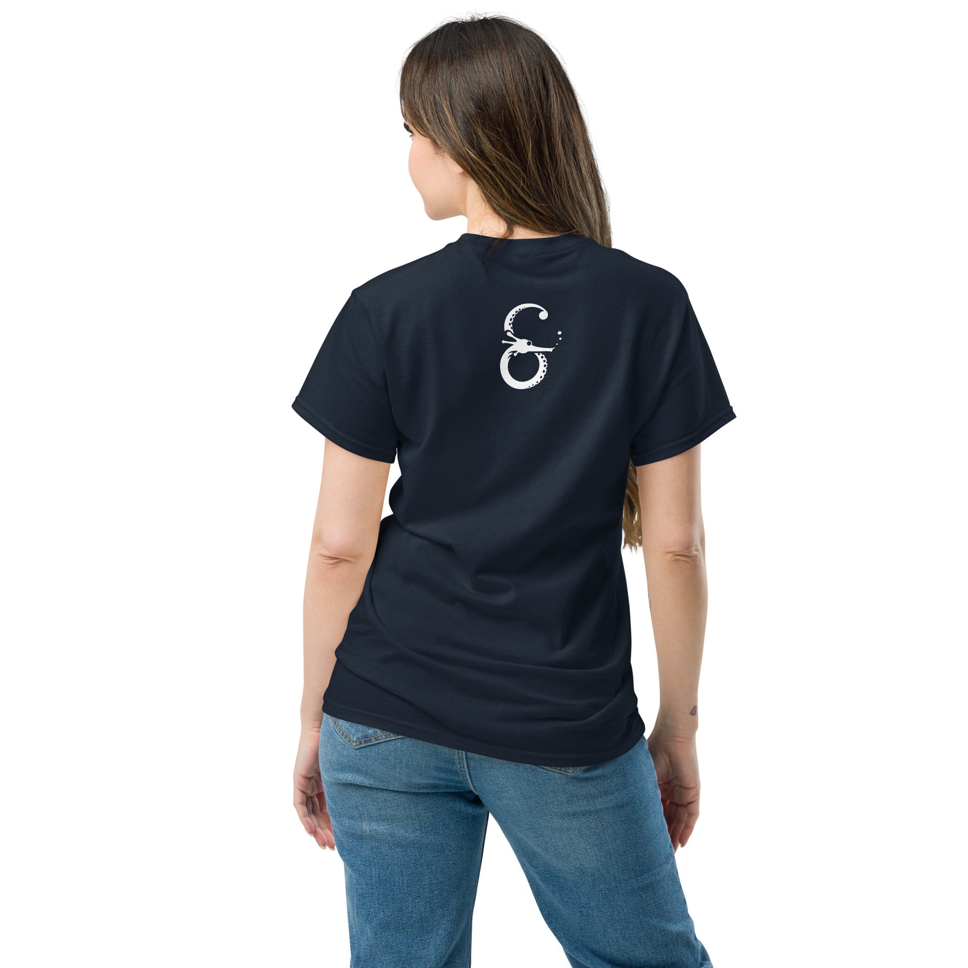 Colección Símera-Art. Camiseta Cernunno: comodidad, diseño exclusivo y la esencia de un dios mitológico. ¡Descúbrela ahora!