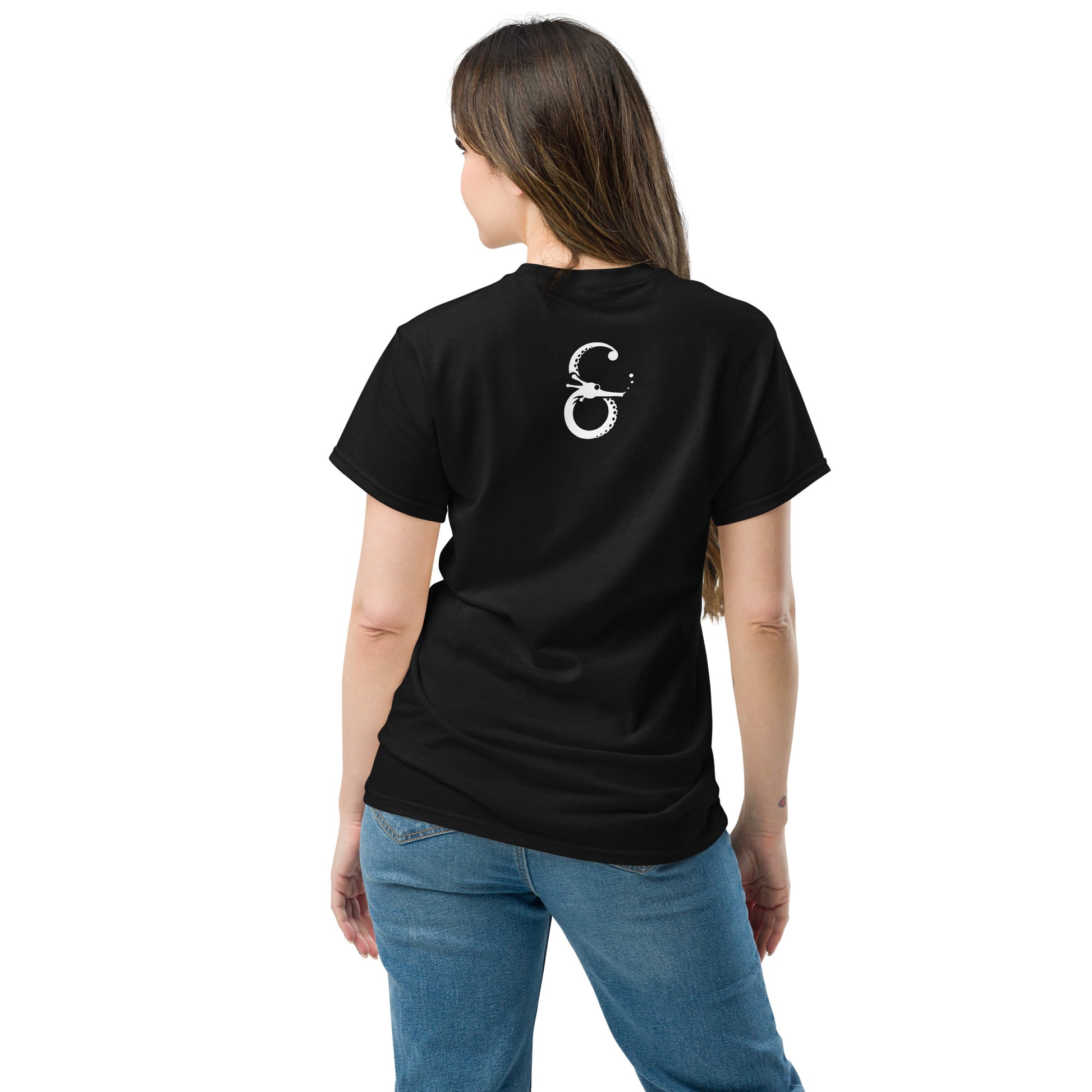 Colección Símera-Art. Camiseta Cernunno: comodidad, diseño exclusivo y la esencia de un dios mitológico. ¡Descúbrela ahora!