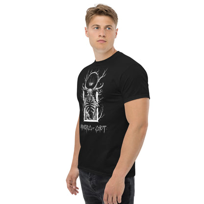 Lleva el espíritu del bosque con esta camiseta conceptual de Cernunno. Edición limitada para amantes del arte y la mitología.