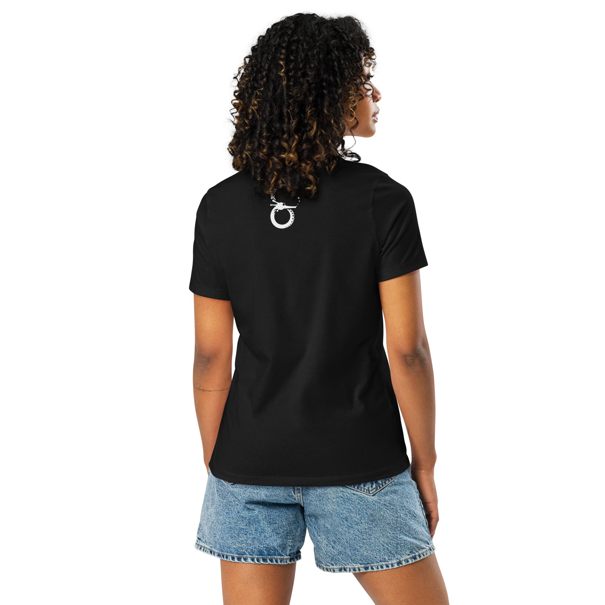 Camiseta Negra Suelta Mujer Hipocamphorror – Estilo Gótico y Comodidad-Logo Símera-Art