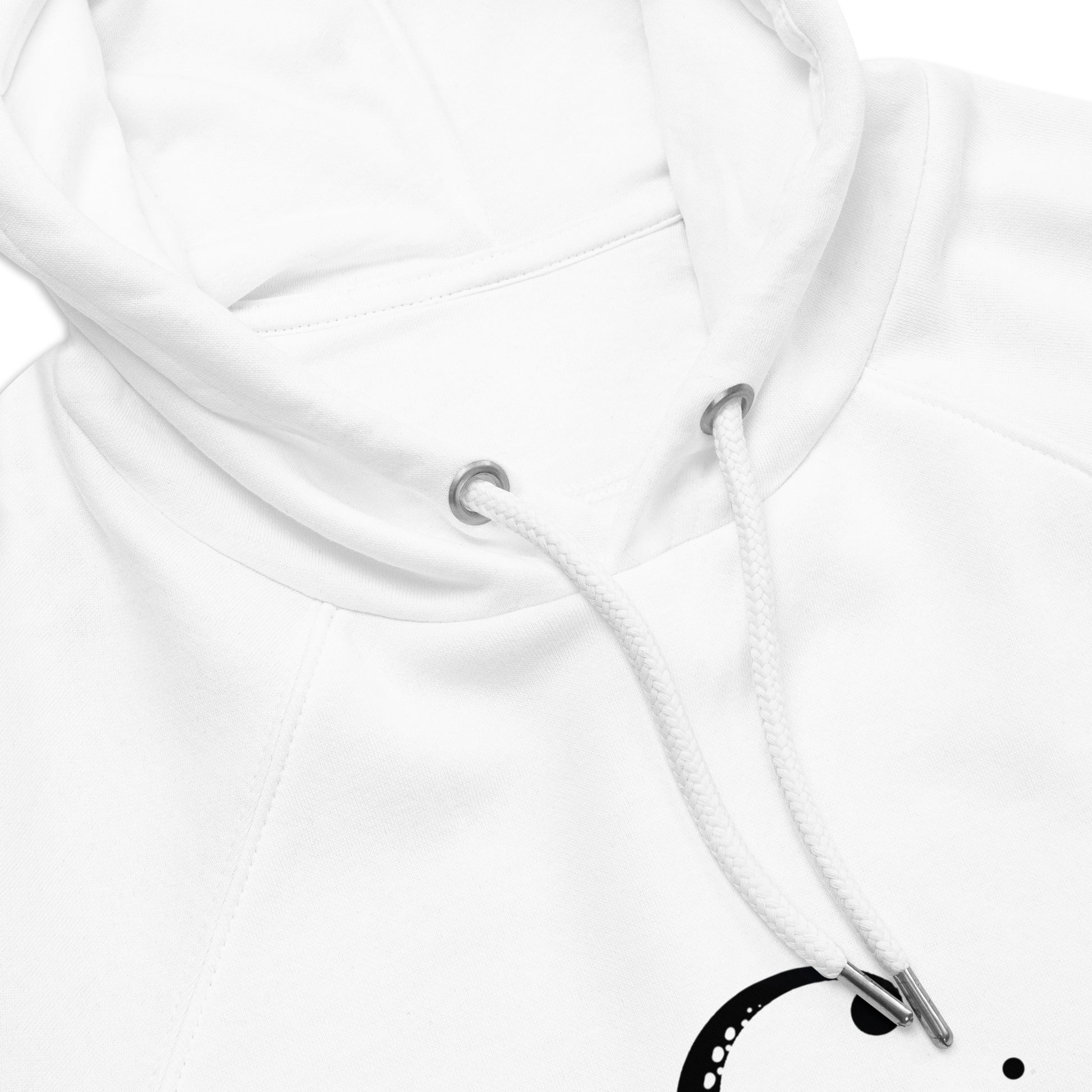 Interior forrado con tejido suave y cálido para máxima comodidad. Capucha forrada y cordones con detalles metálicos para un look moderno y funcional.