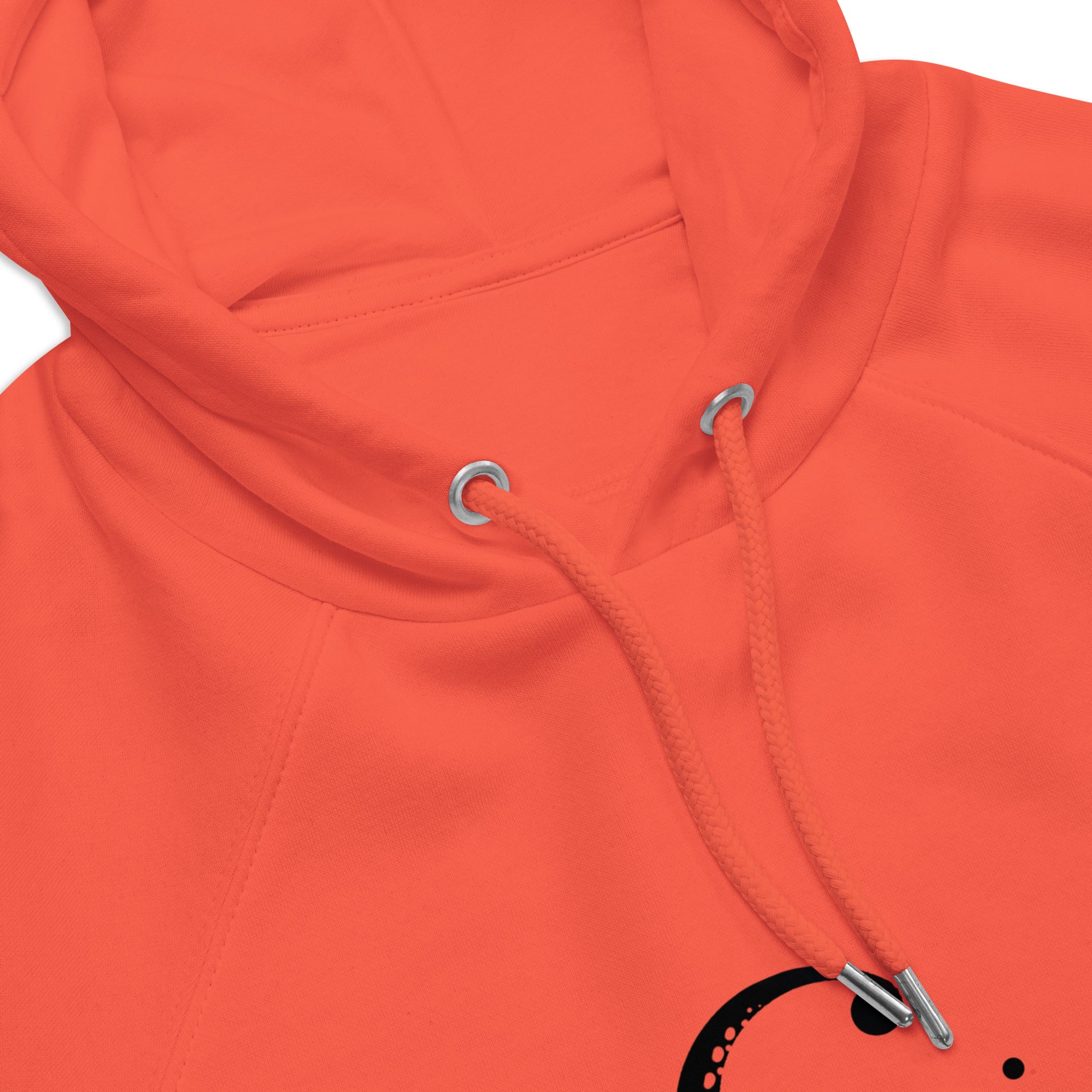 Interior forrado con tejido suave y cálido para máxima comodidad. Capucha forrada y cordones con detalles metálicos para un look moderno y funcional.