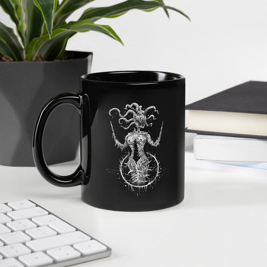 Añade un toque de mitología griega a tu espacio de trabajo con la Taza Merduza.