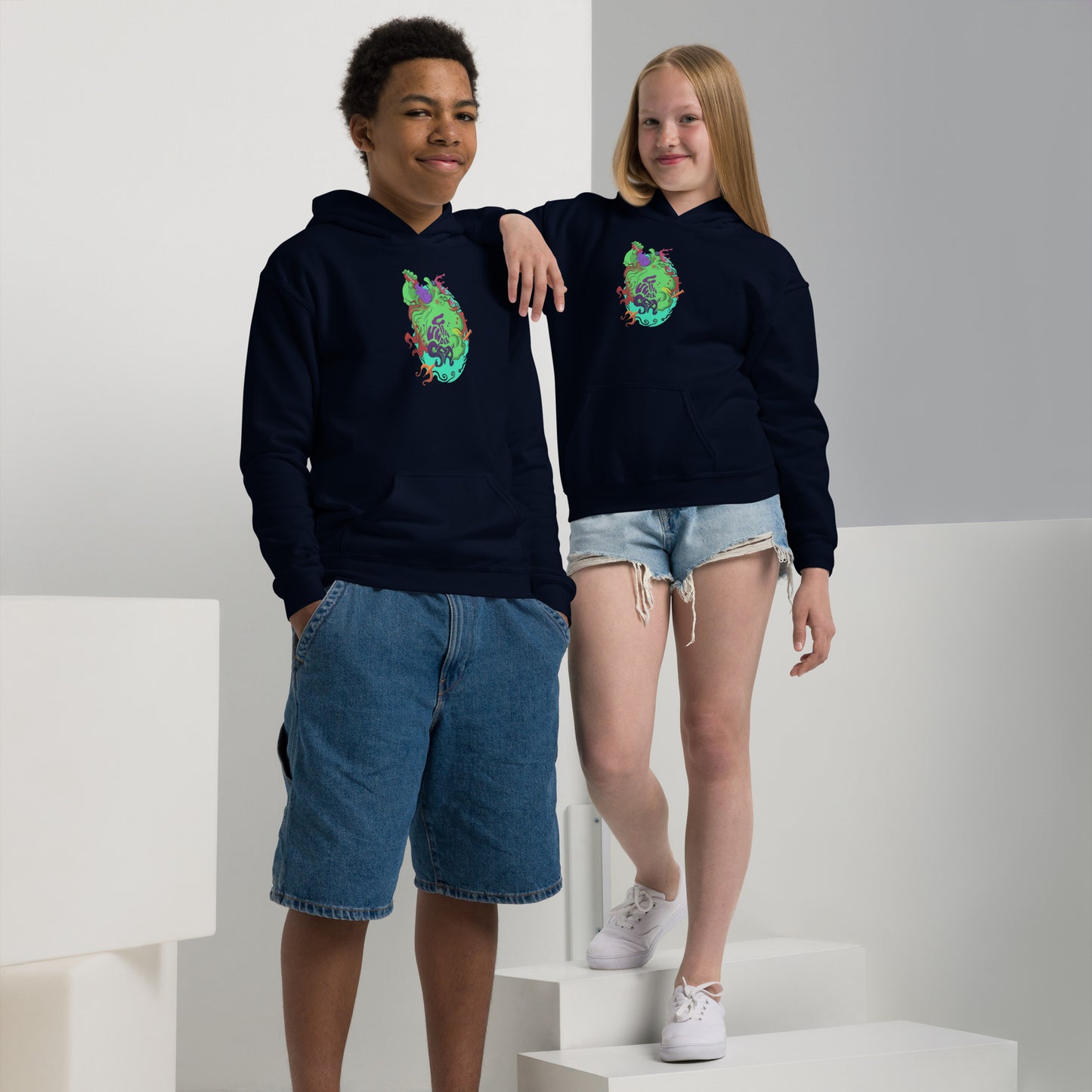 Sudadera juvenil Flow Under Sea con diseño artístico único, ideal para niños activos y creativos